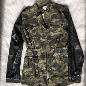 Army Camo Print Jacket w Faux Leather - Size Small